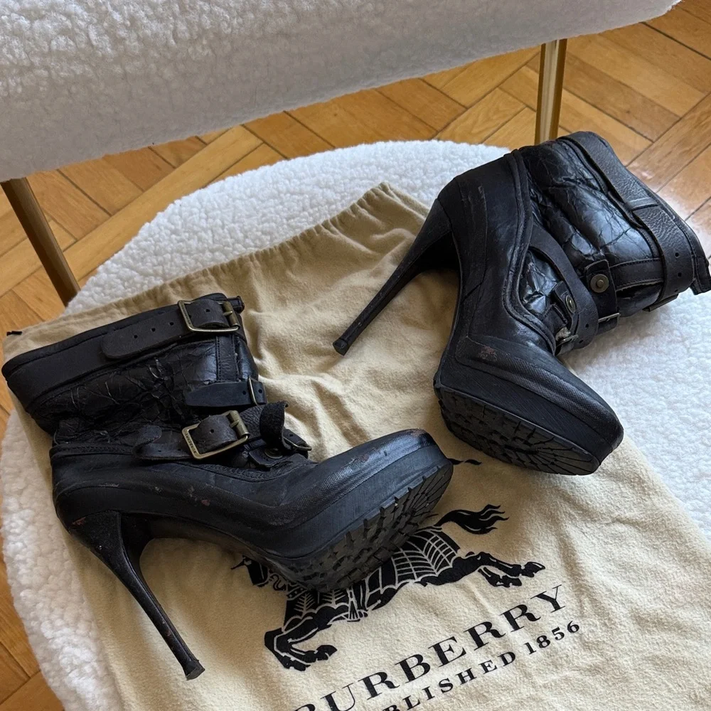Burberry Prorsum Black Heeled Boots with Buckle Detail - Picture 2 of 7